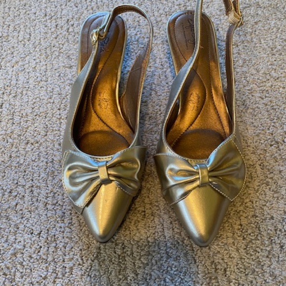 Soft Style by Hush Puppies Gold Slingback Heels with Bow – Size 8.5M - Picture 1 of 5